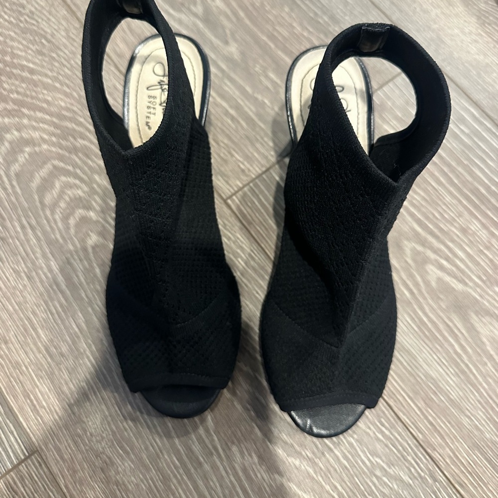 Onex Black Heels Sleek Minimalist Design